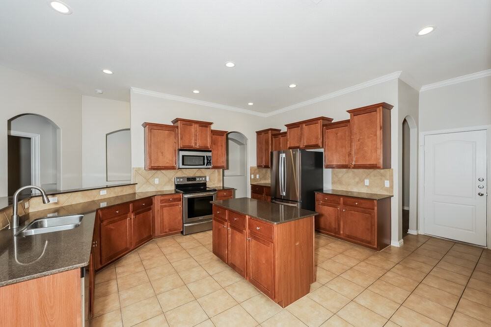 1625 Salado Trl - Photo 7 of 19