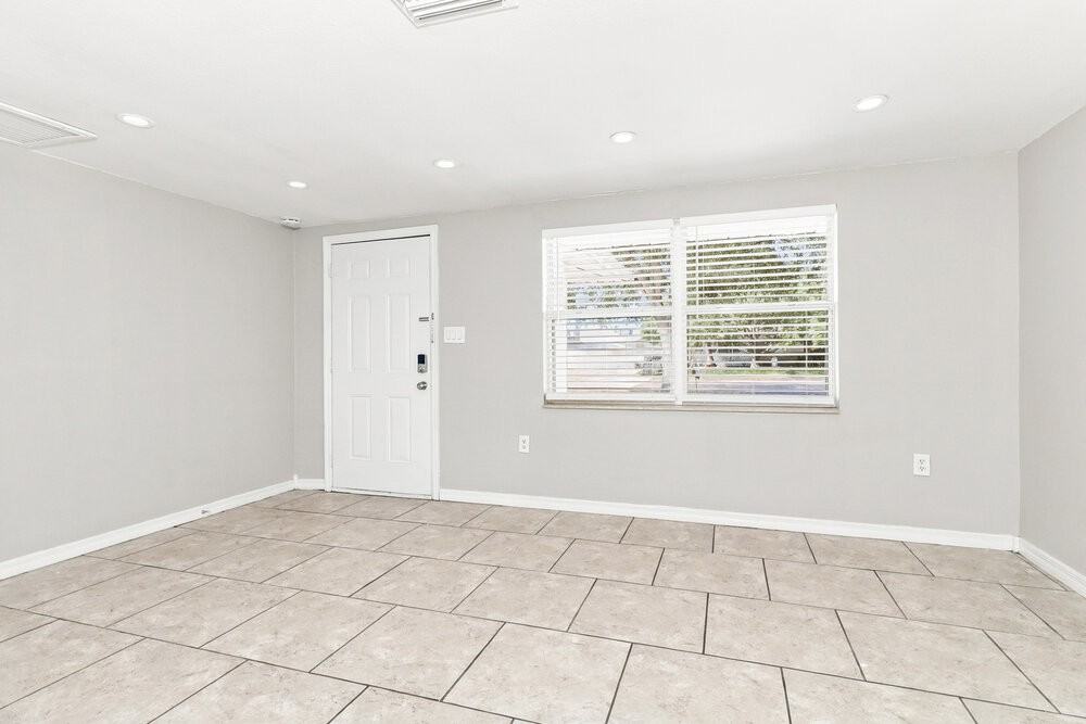 10426 Syringa Ct - Photo 4 of 16