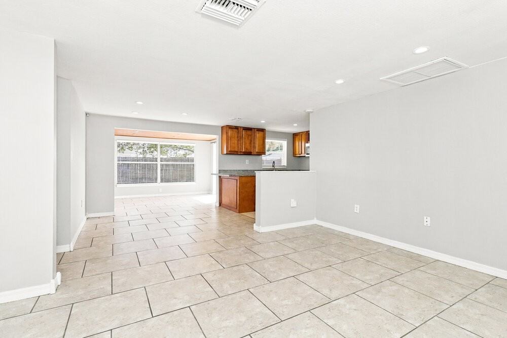 10426 Syringa Ct - Photo 5 of 16