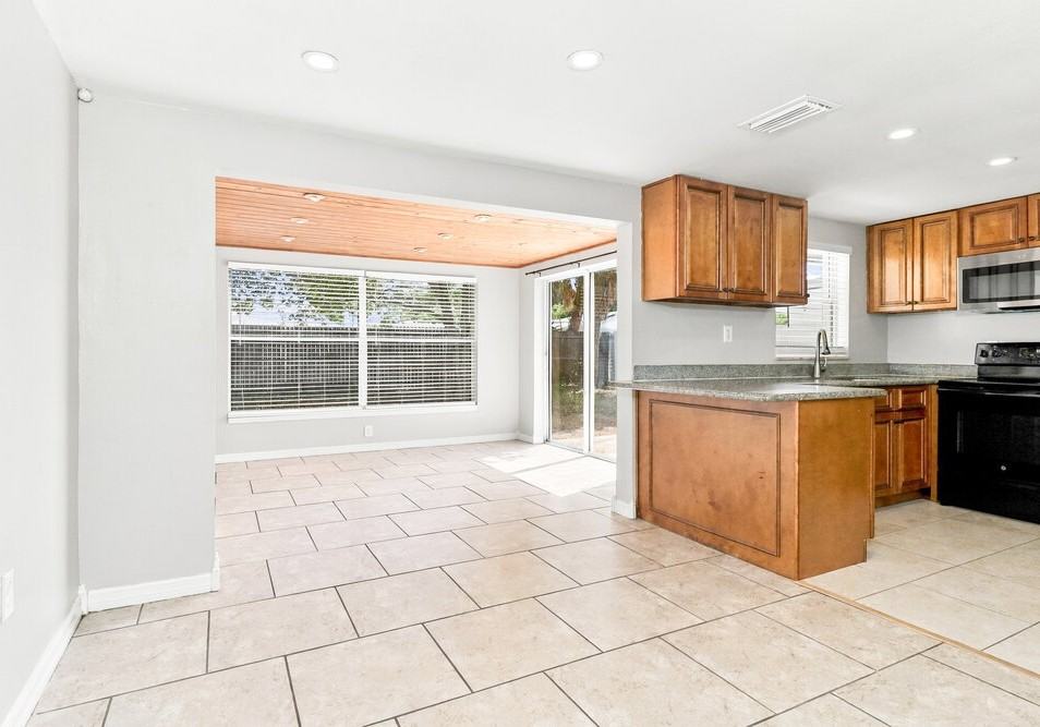 10426 Syringa Ct - Photo 6 of 16