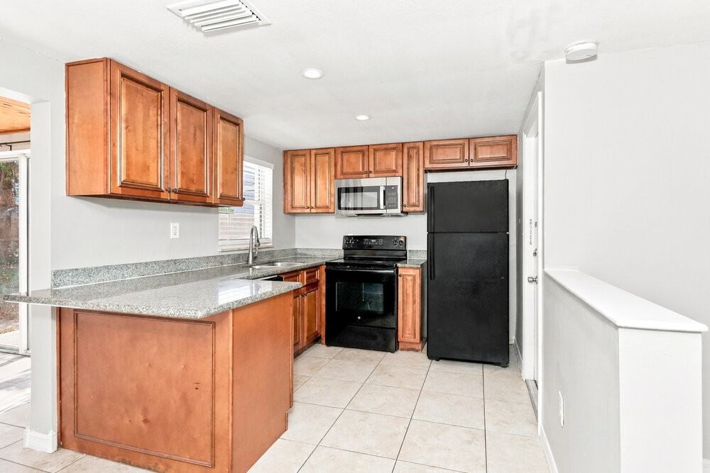 10426 Syringa Ct - Photo 7 of 16