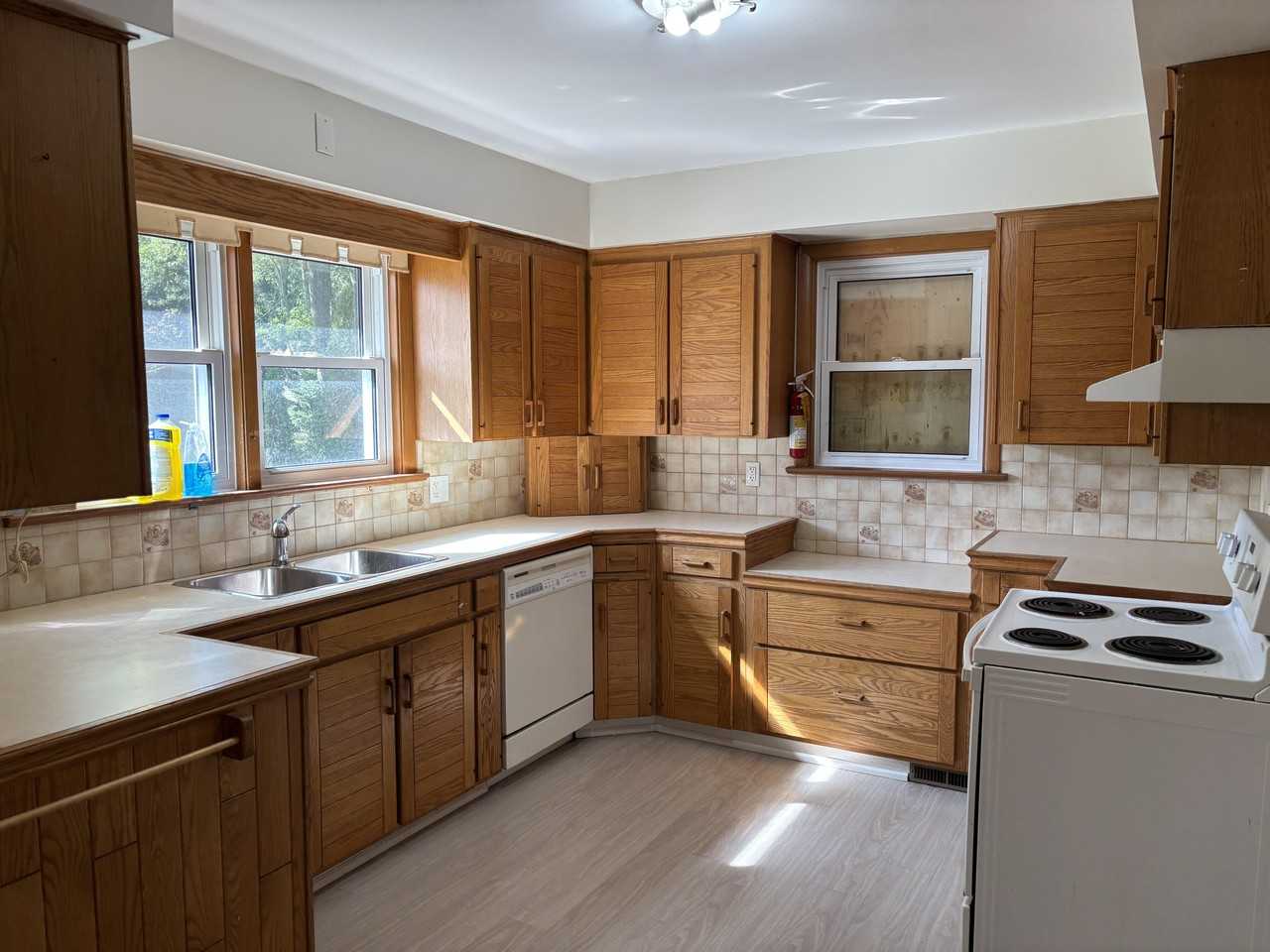 69 Summitt Ave - Photo 2 of 11
