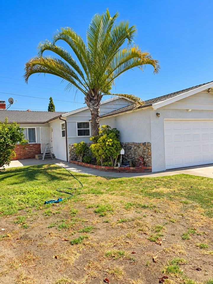 15516 Dartmoor Ave - Photo 2 of 9