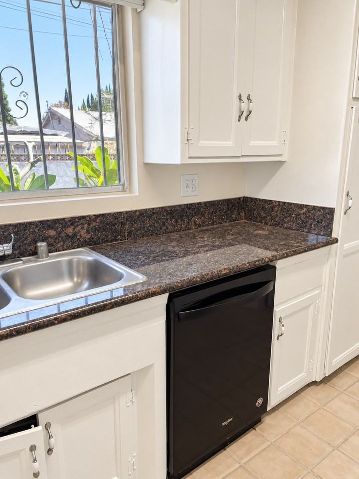 15516 Dartmoor Ave - Photo 6 of 9