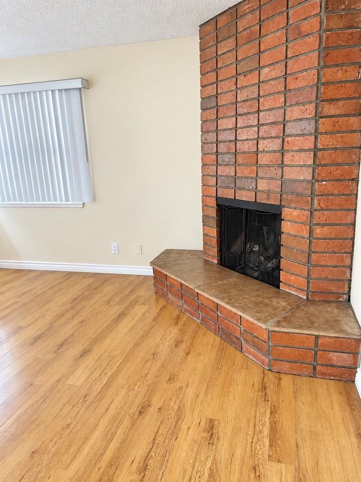 15516 Dartmoor Ave - Photo 7 of 9