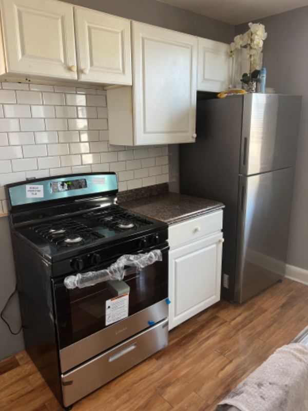 295 Noble St #2ndFL - Photo 4 of 8