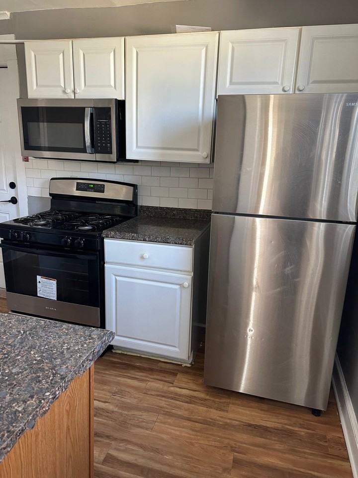295 Noble St #2ndFL - Photo 6 of 8