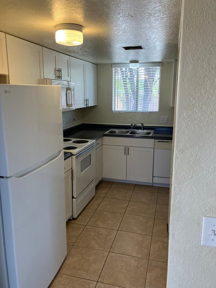 3407 E Presidio Rd #A1 - Photo 3 of 7