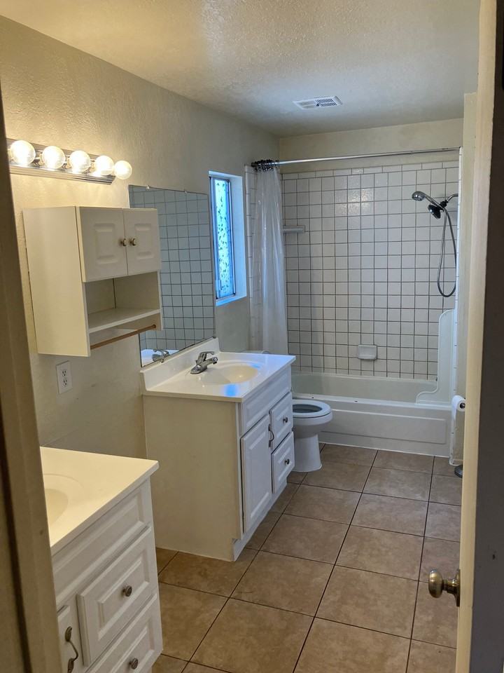 3407 E Presidio Rd #A1 - Photo 5 of 7