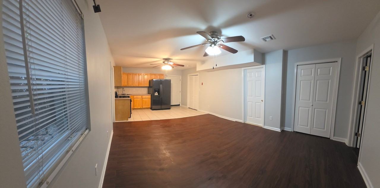 172 Rose Ave - Photo 3 of 8