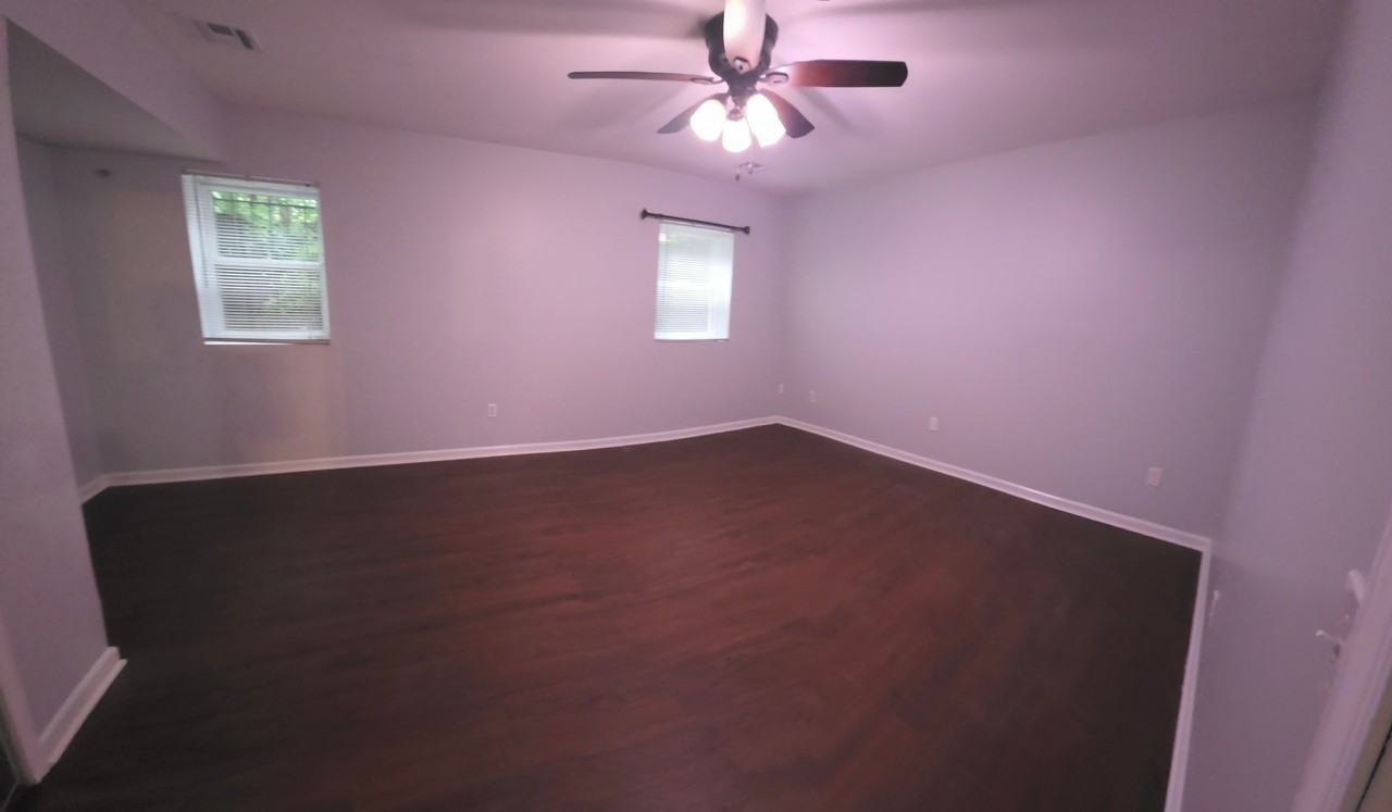172 Rose Ave - Photo 4 of 8