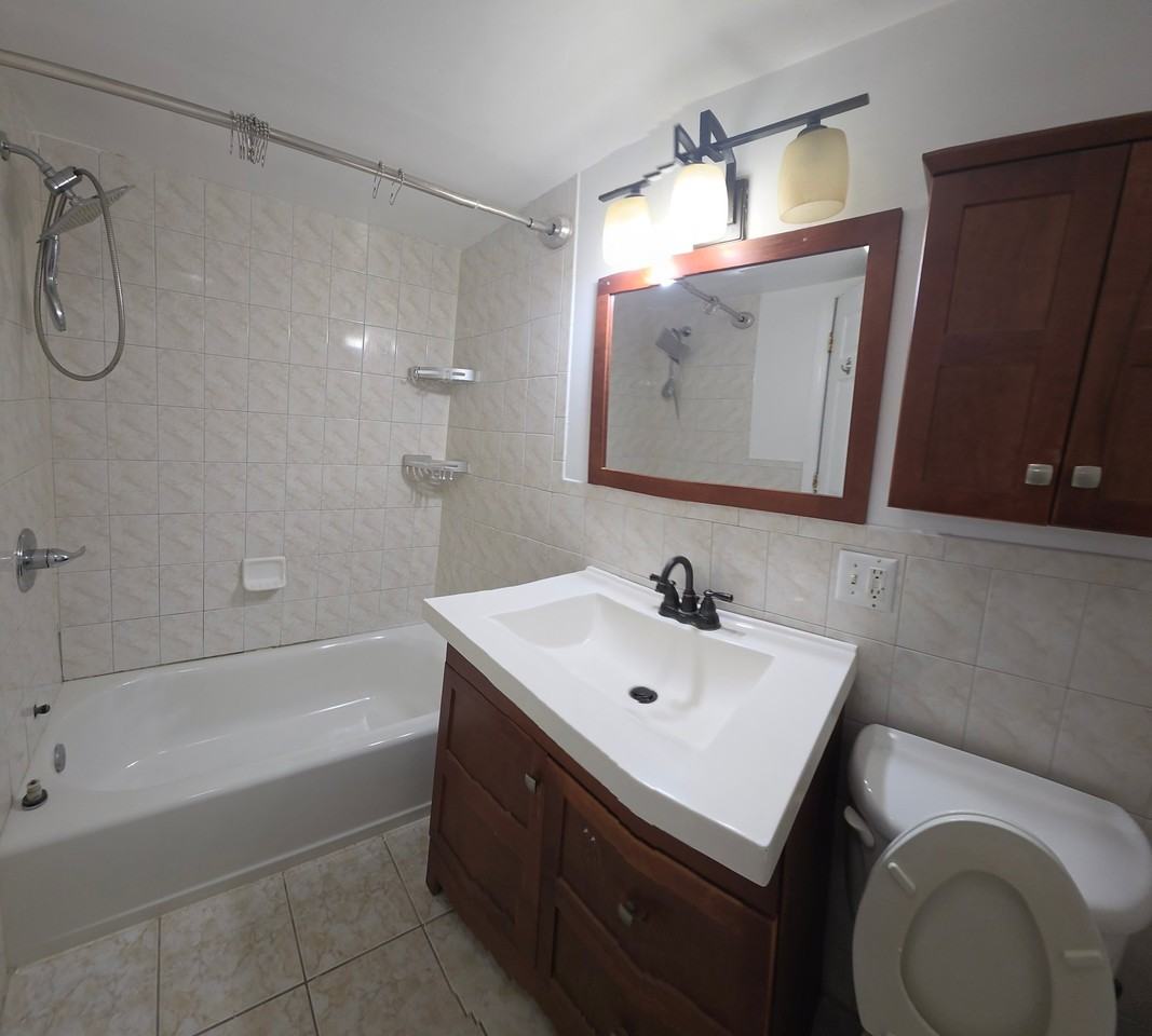 172 Rose Ave - Photo 5 of 8