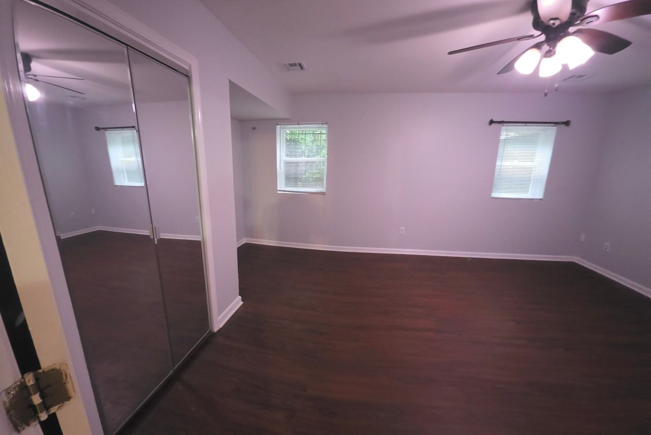 172 Rose Ave - Photo 6 of 8