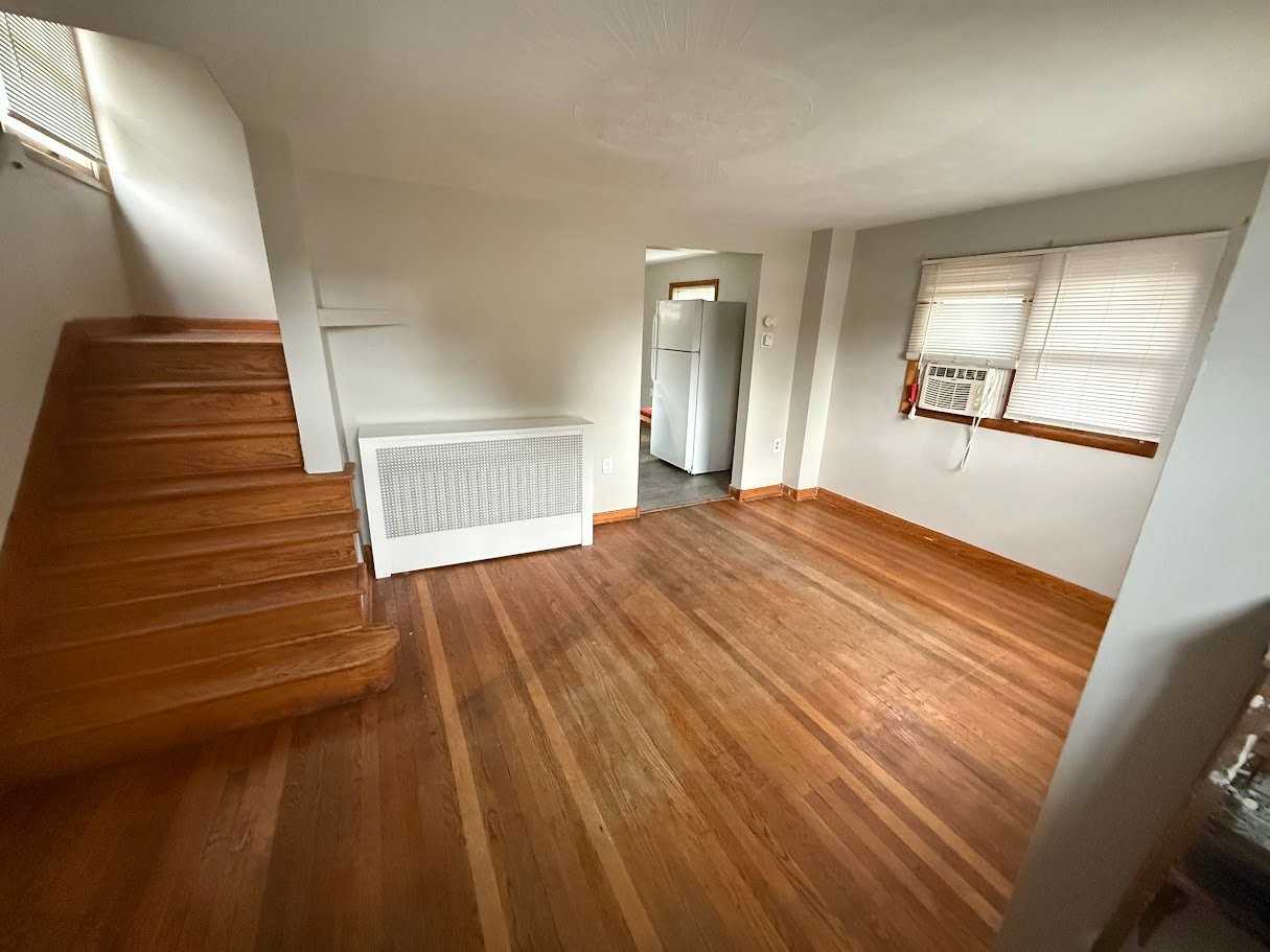 411 Locust St - Photo 2 of 15