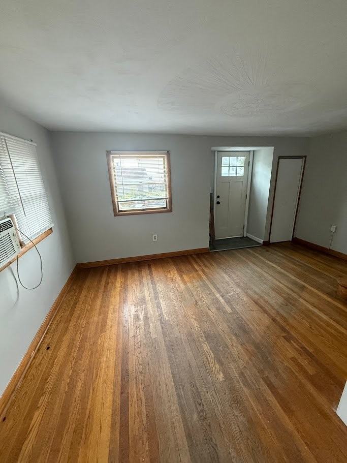 411 Locust St - Photo 3 of 15