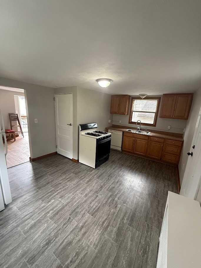 411 Locust St - Photo 6 of 15