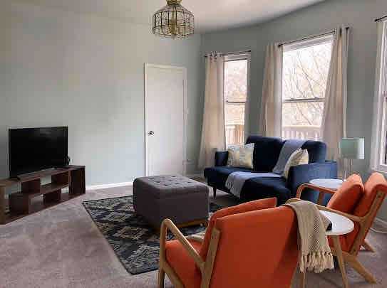 737 S 32nd St - Photo 3 of 10