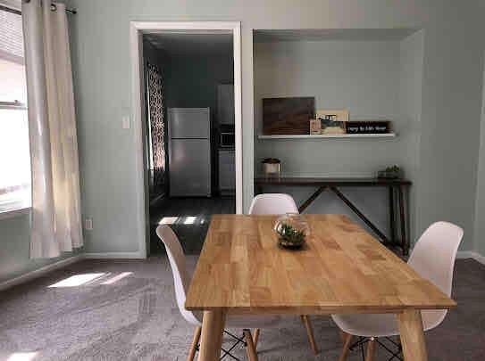 737 S 32nd St - Photo 4 of 10