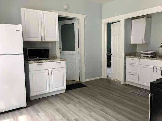 737 S 32nd St - Photo 5 of 10