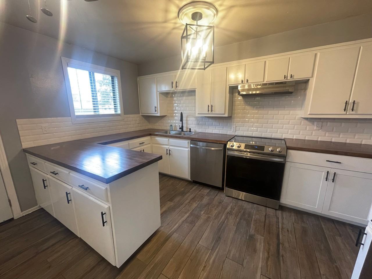 207 Monroe Dr - Photo 3 of 19