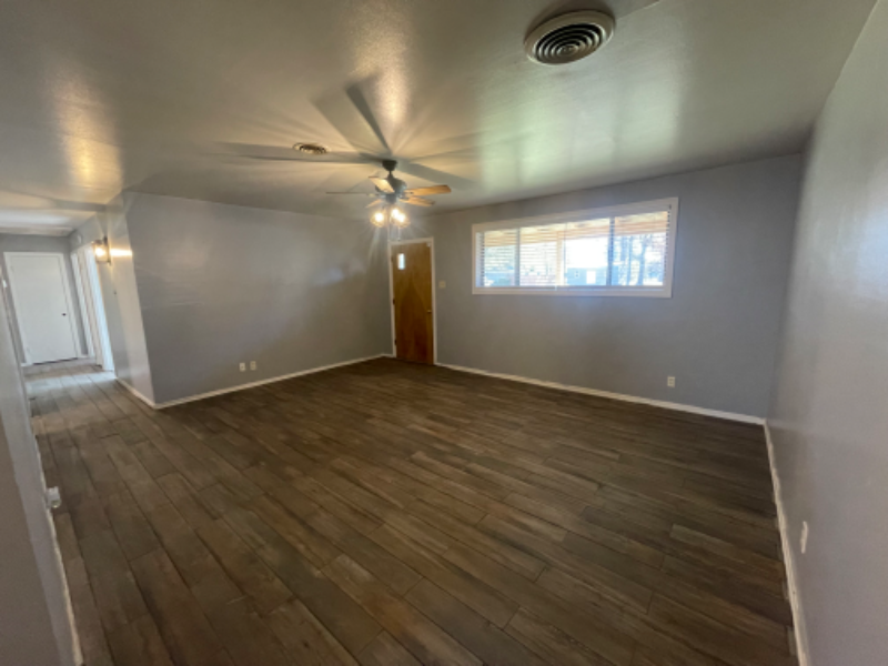 207 Monroe Dr - Photo 7 of 19