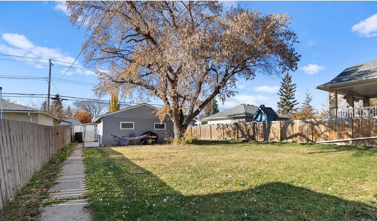 12916 108 St Nw - Photo 4 of 24