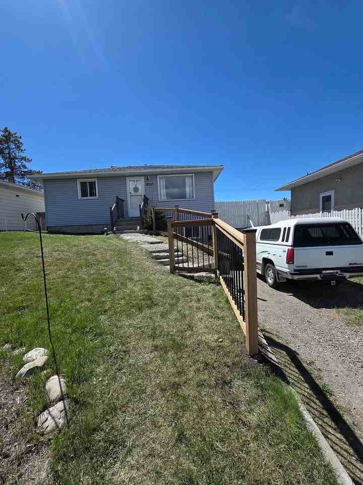 4327 69 St Nw - Photo 2 of 20