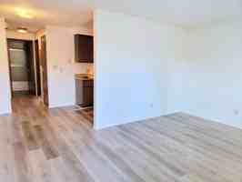featured image of 402 W 1st St #402