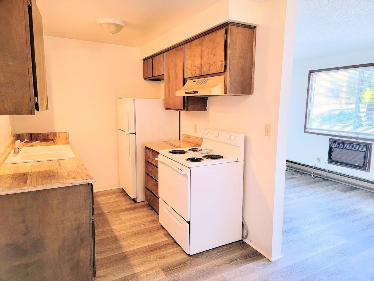 402 W 1st St #402 - Photo 3 of 10