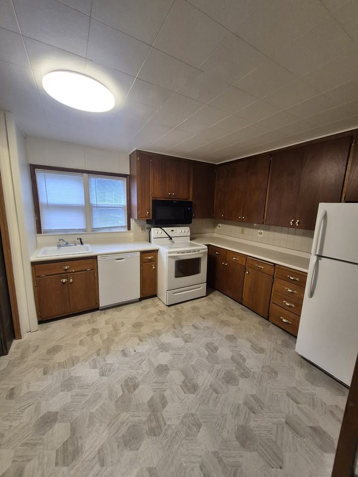 612 8th Ave S #NA - Photo 4 of 15
