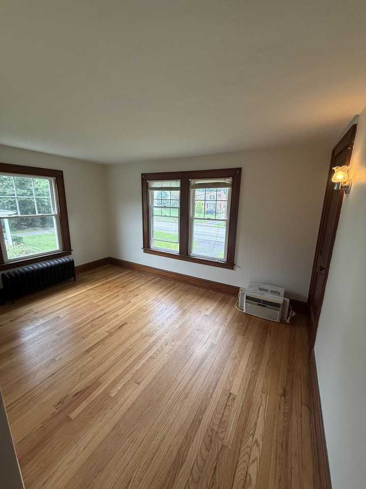 1909 Main St #2 - Photo 3 of 14