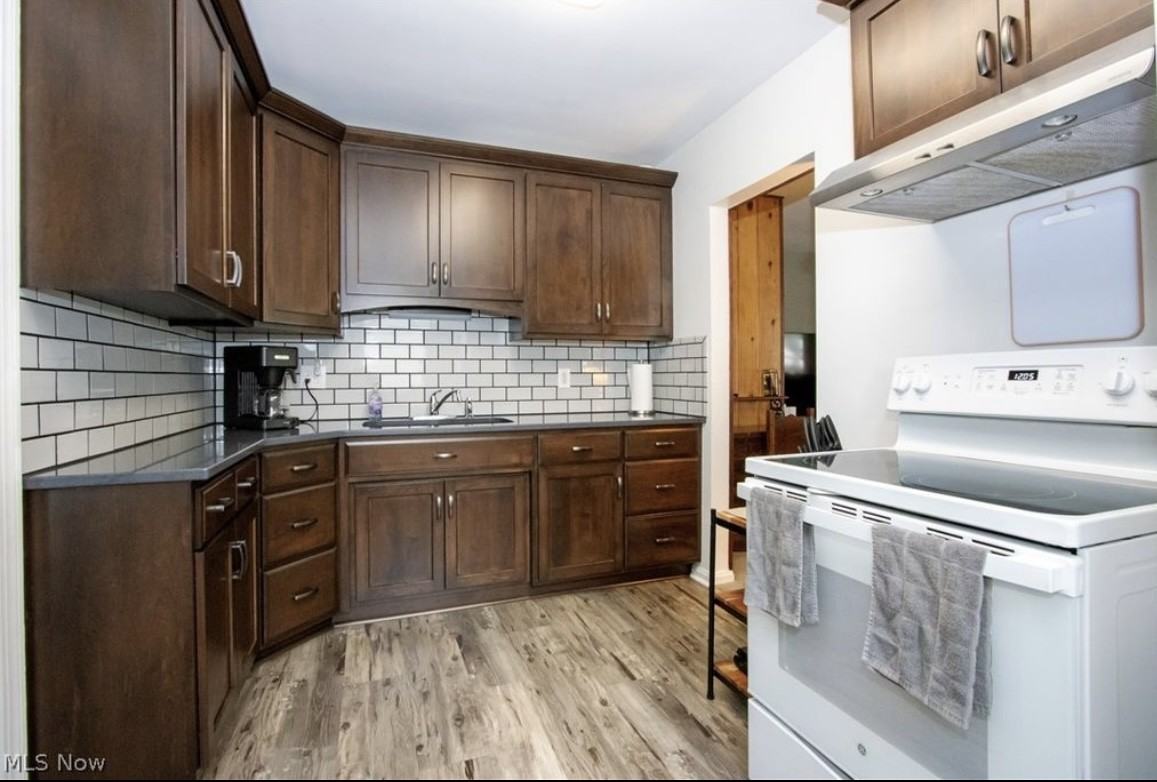 128 Woodlawn Ave Nw #128 - Photo 5 of 17