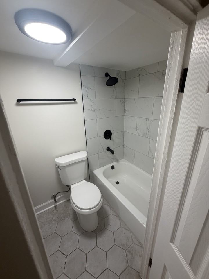 2516 Schrage Ave #1 - Photo 5 of 9