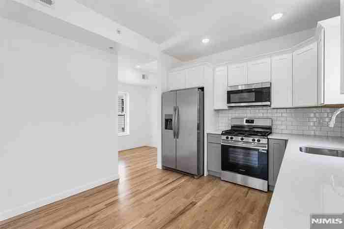 840 S 19th St #1 - Photo 3 of 10