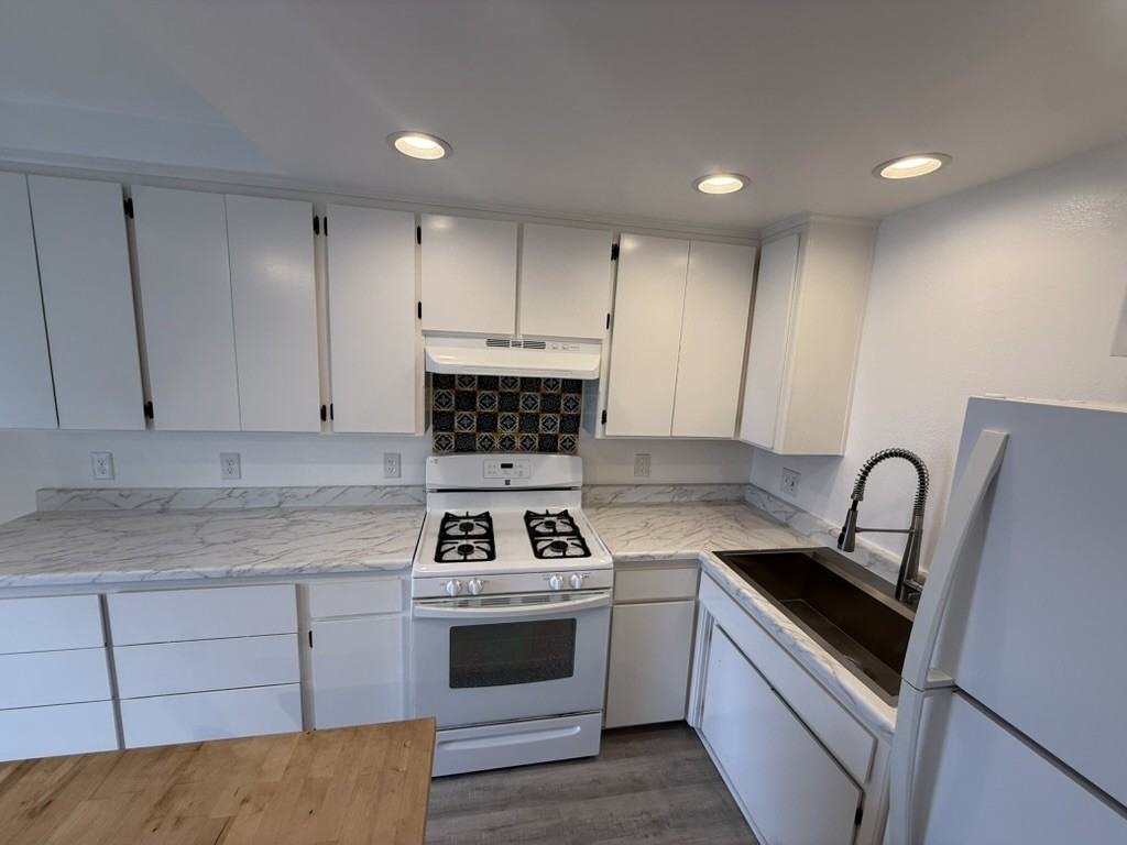 1376 Phillips Ln #D - Photo 6 of 32