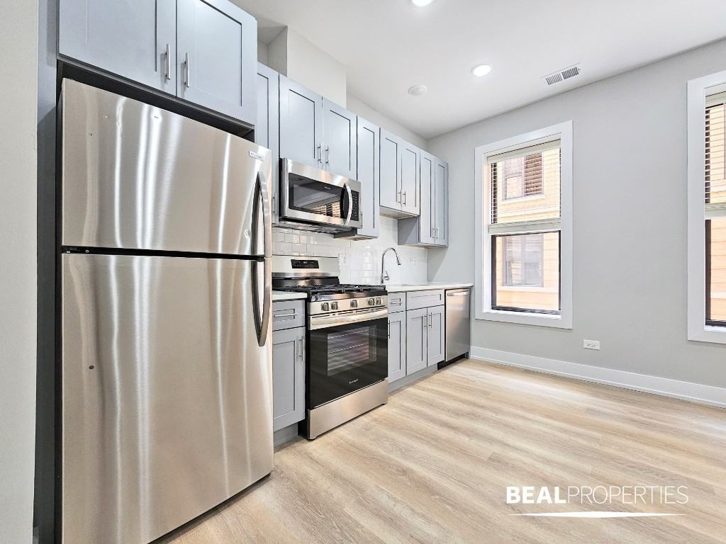3002 N Racine Ave - Photo 4 of 6