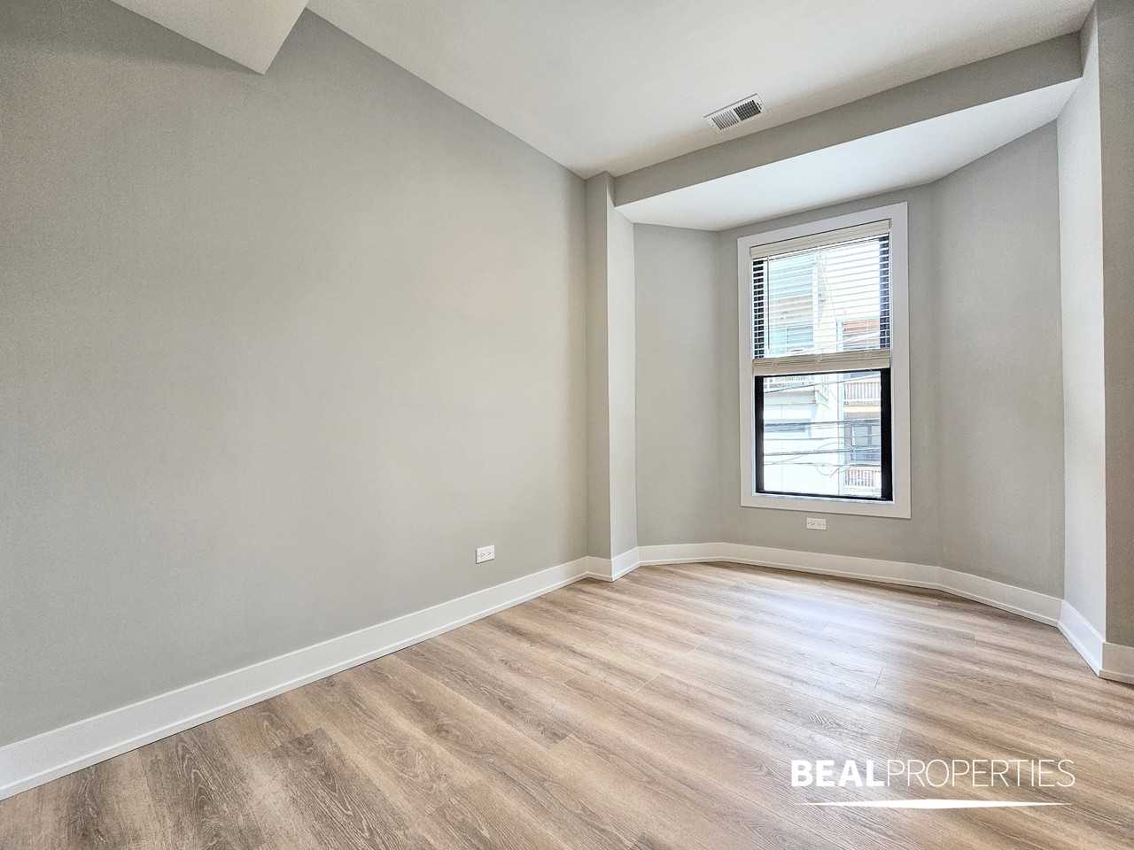 1201 W Wellington Ave - Photo 4 of 8