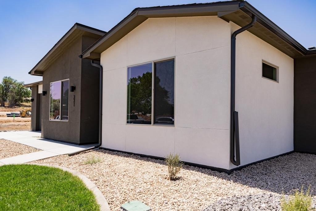 221 Shadow Mesa St - Photo 2 of 16