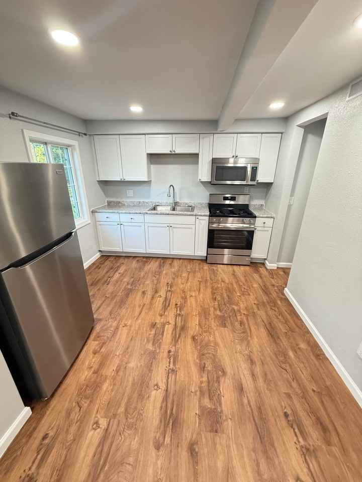 715 Locust St #2 - Photo 3 of 9
