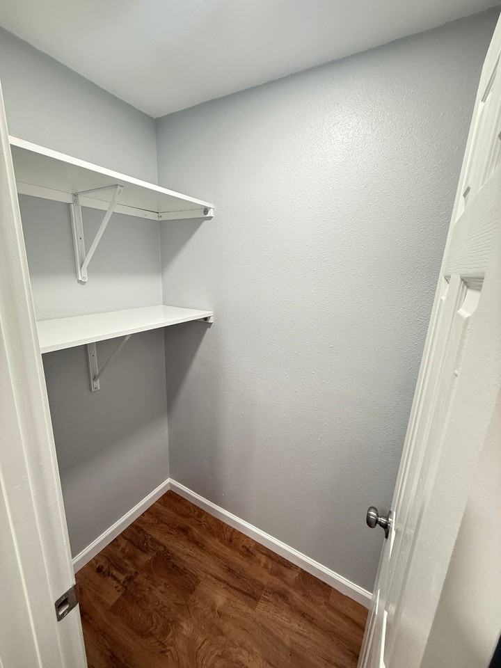 715 Locust St #2 - Photo 4 of 9