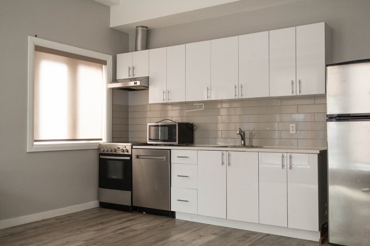 3735 Lake Shore Blvd W - Photo 2 of 8