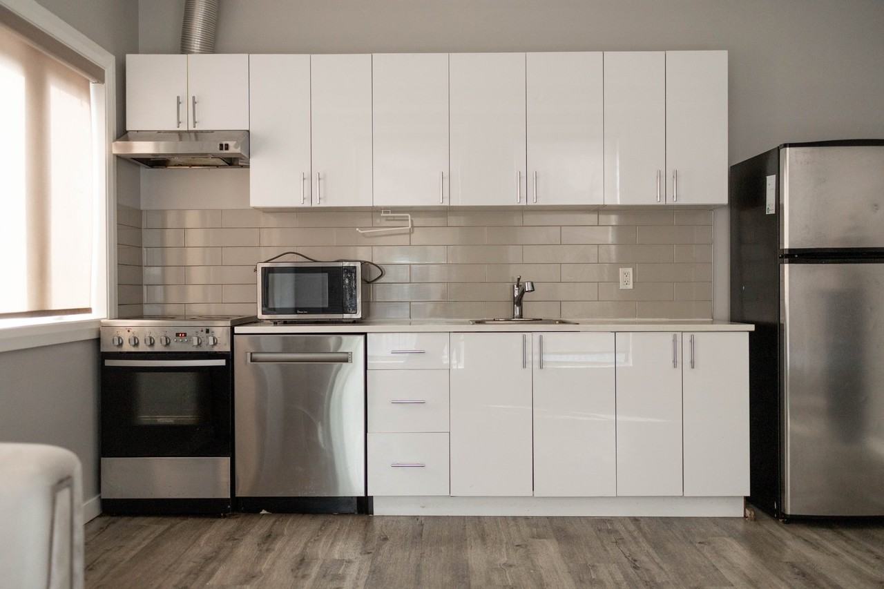 3735 Lake Shore Blvd W - Photo 3 of 8