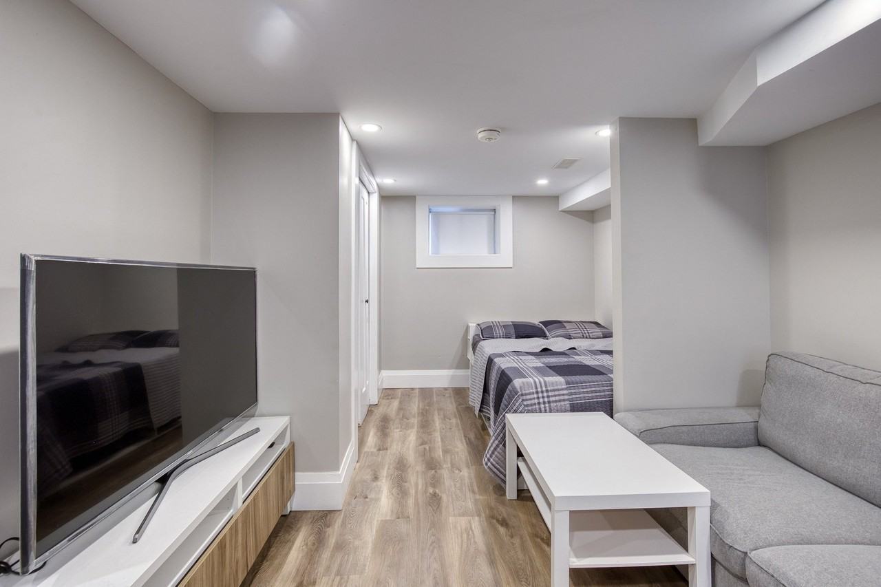 208 Kent Ave - Photo 3 of 17