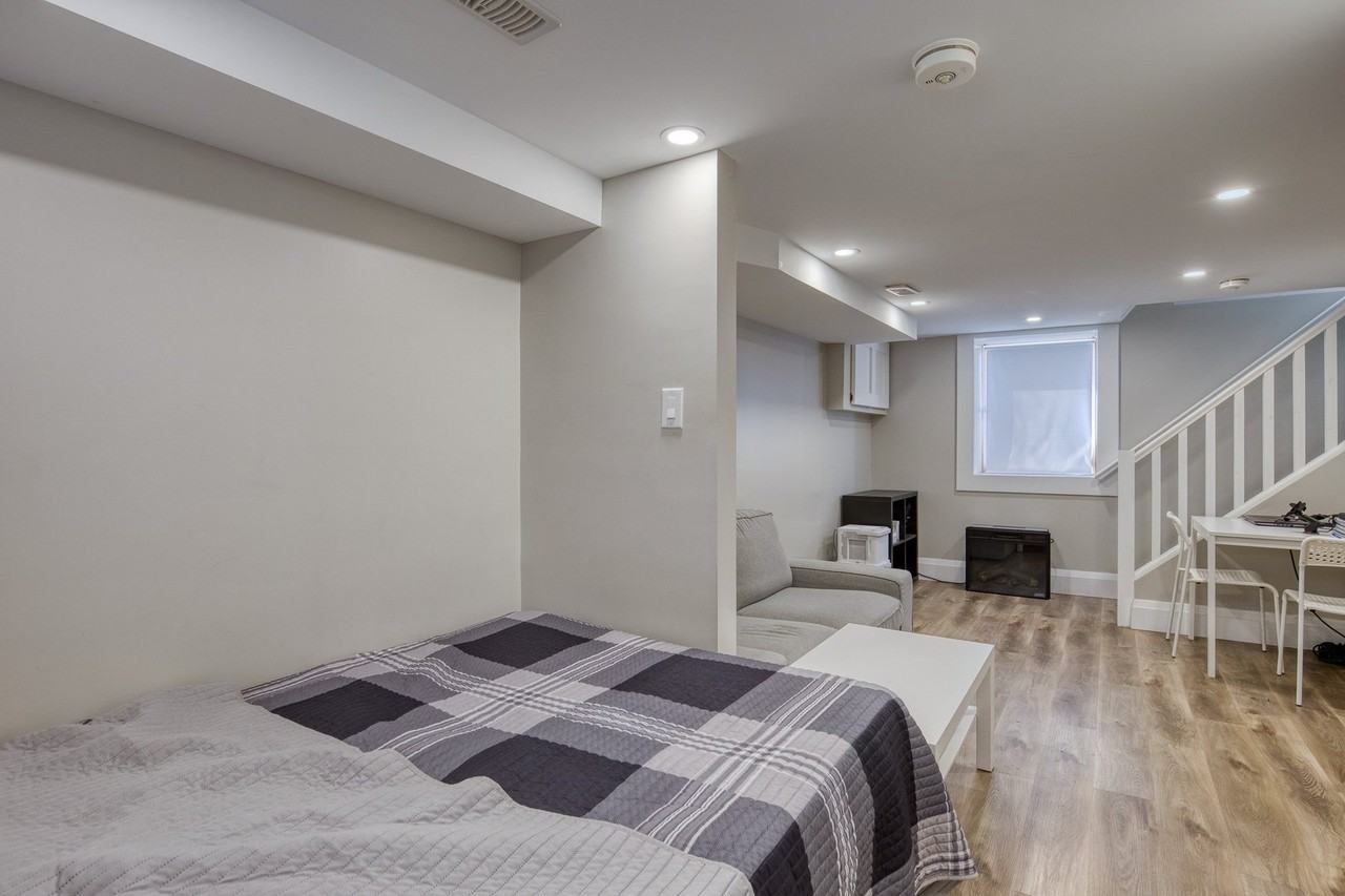 208 Kent Ave - Photo 6 of 17