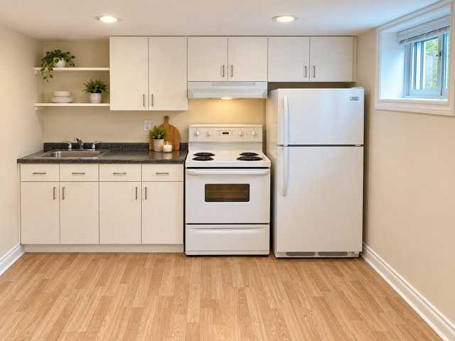 237 Poyntz Ave - Photo 2 of 9