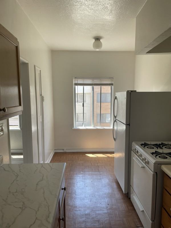 628 E Elk Ave #205 - Photo 5 of 14