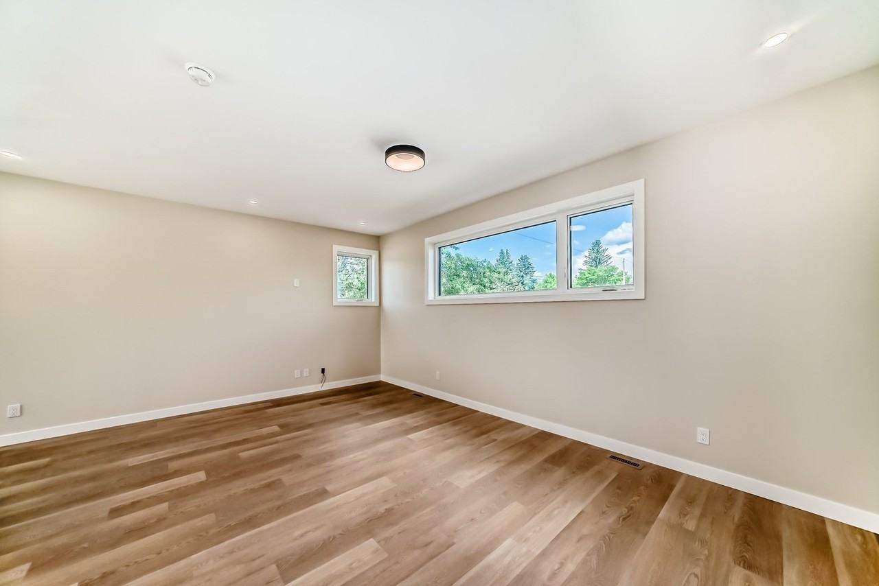 4371 69 St Nw - Photo 6 of 19