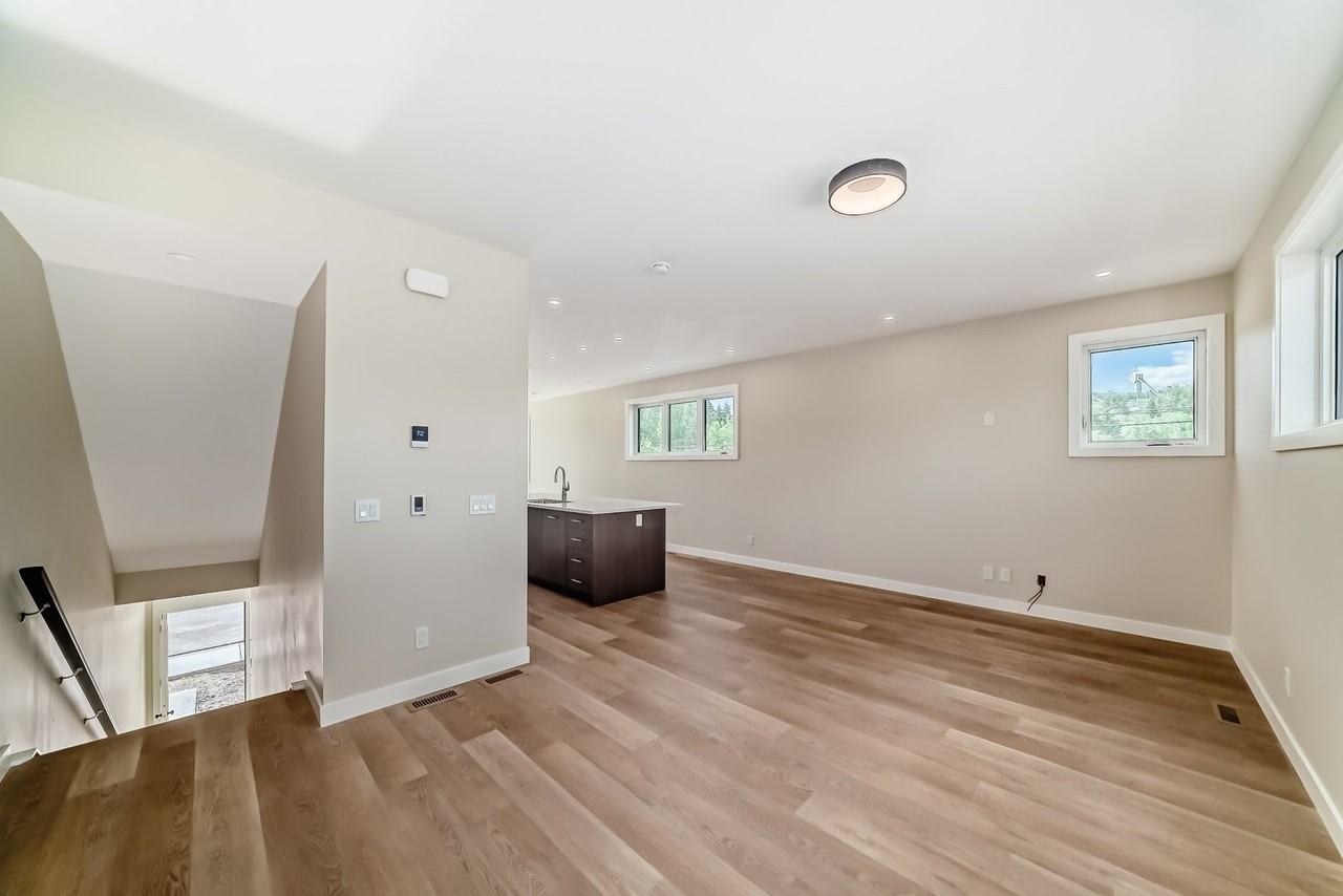 4371 69 St Nw - Photo 7 of 19
