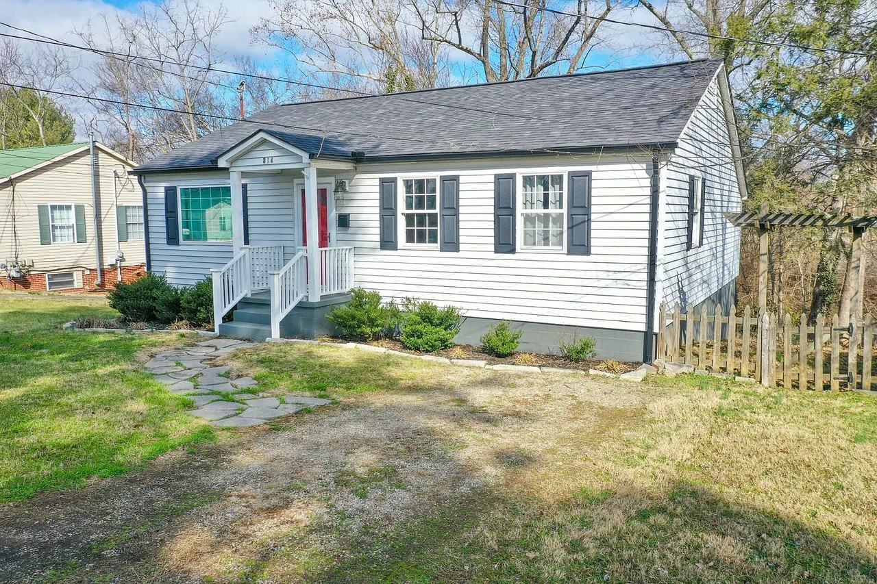 814 W King St - Photo 2 of 19