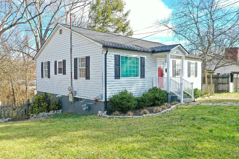 814 W King St - Photo 3 of 19
